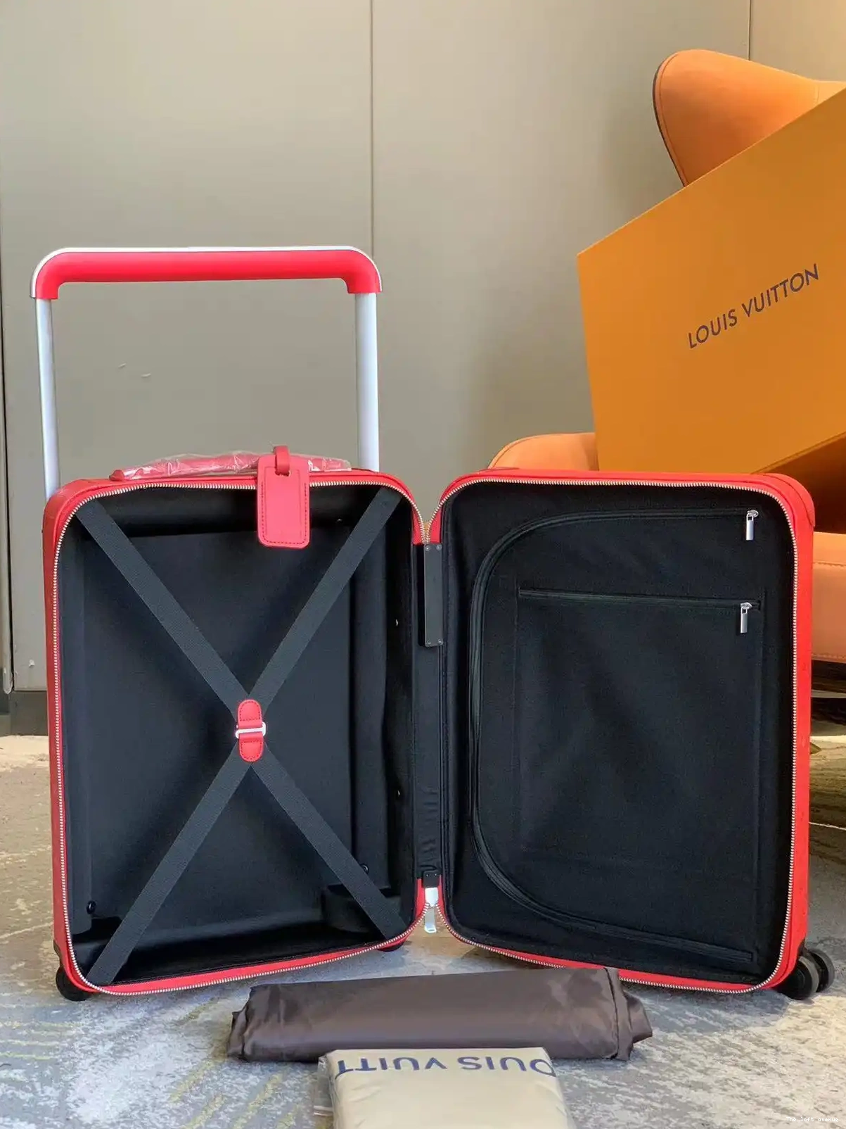SUITCASE 55 RED TAURILLON 37L HORIZON CUSTOM 0502